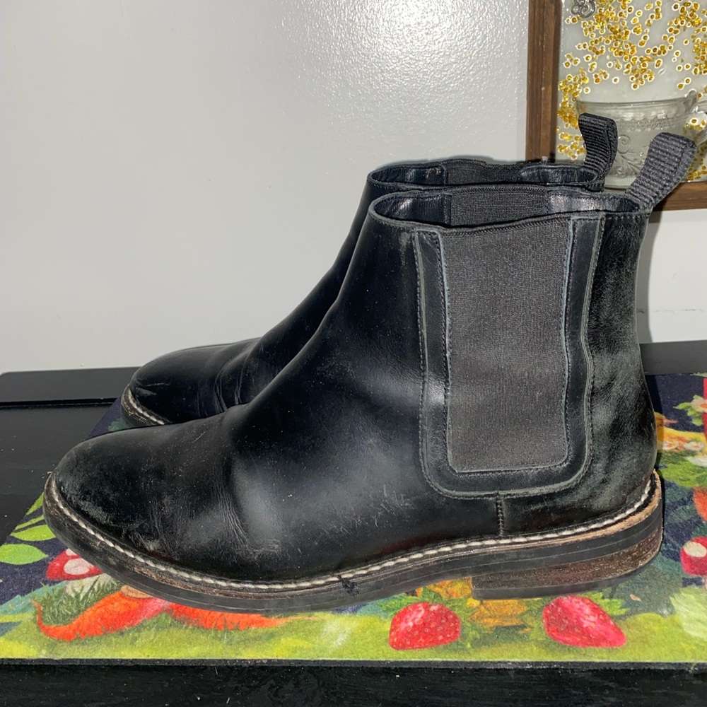 Mens THURSDAY boot co shoes. Size 10.5 color is black.